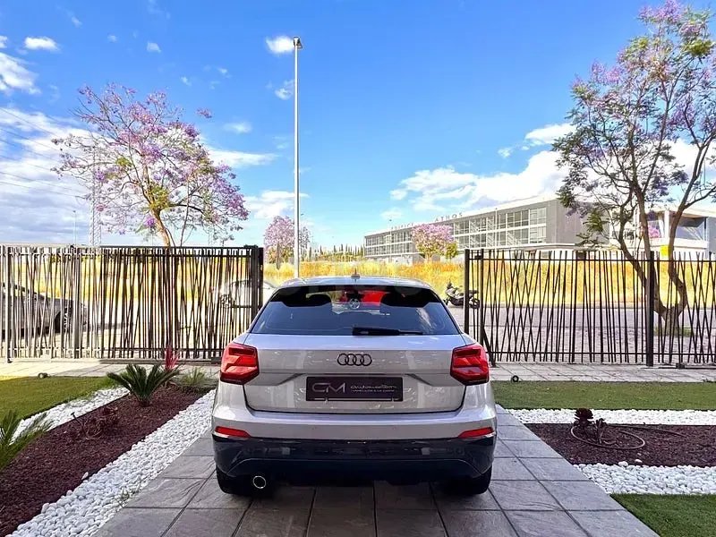 Usado Audi Q2 Sport 116 CV (85 kW) 2018 Gris / plata SUV
