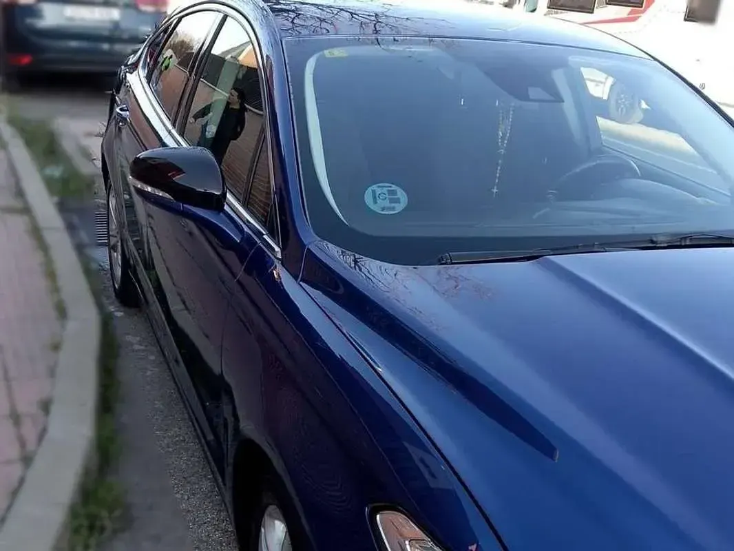 Usado Ford Mondeo Titanium 155 HP (114 kW) 2016 Azul Sedan