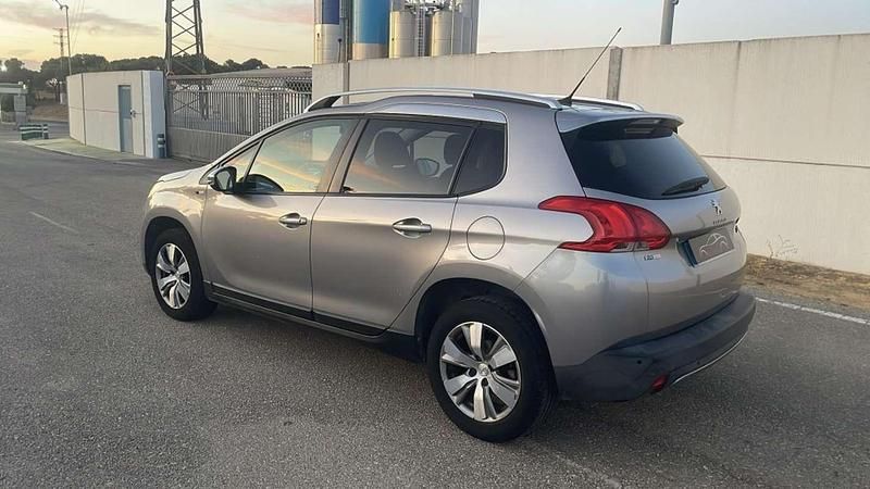 Usado Peugeot 2008 Access 82 CV (60 kW) 2016 Plateado SUV