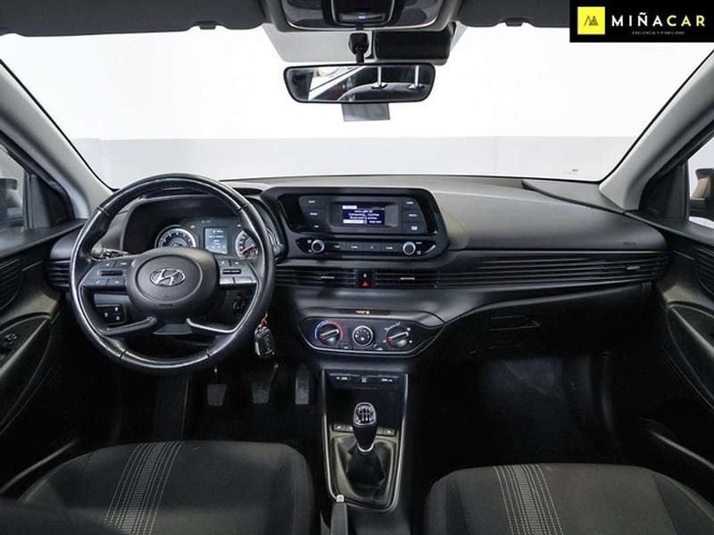 Usado Hyundai i20 101 CV (74 kW) 2023 Gris Utilitario