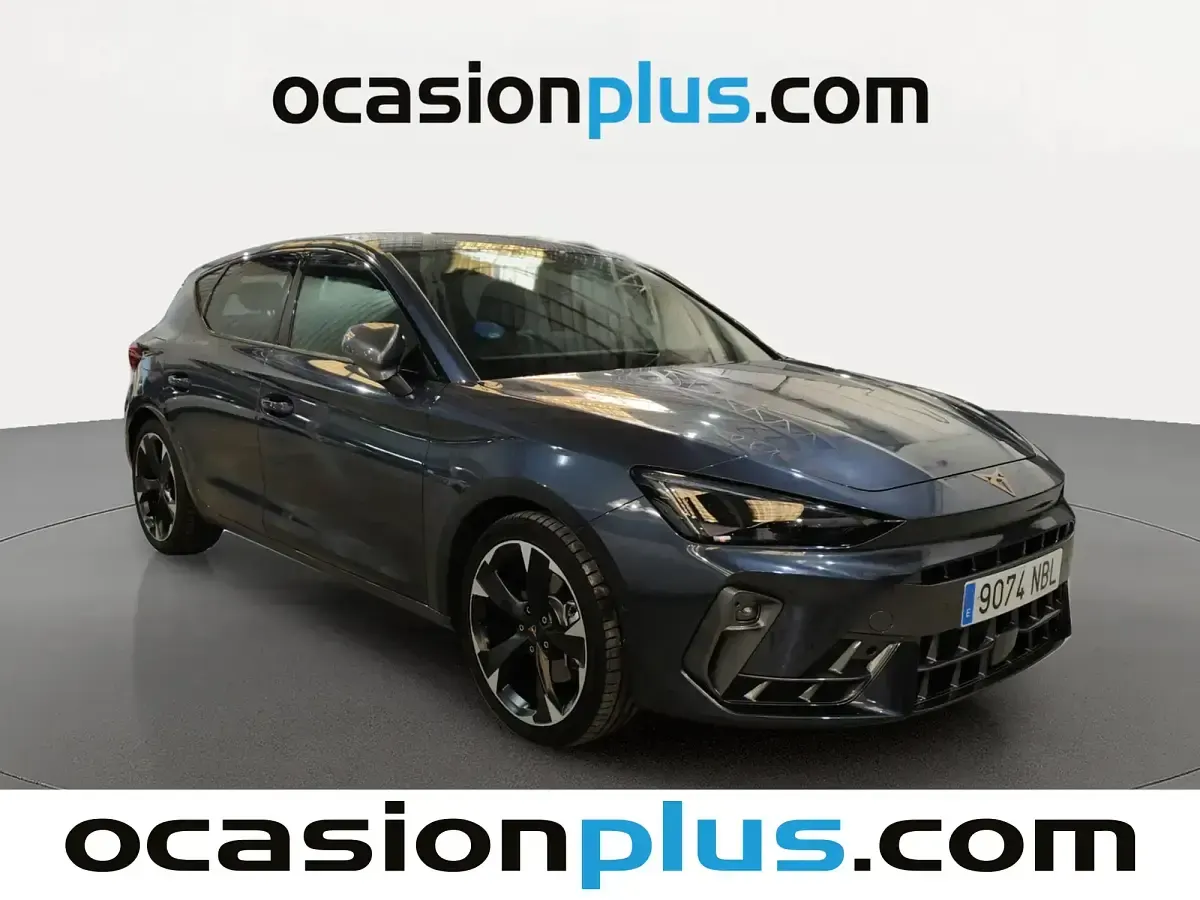 Usado Cupra Leon 204 CV (150 kW) 2025 Gris / plata Berlina