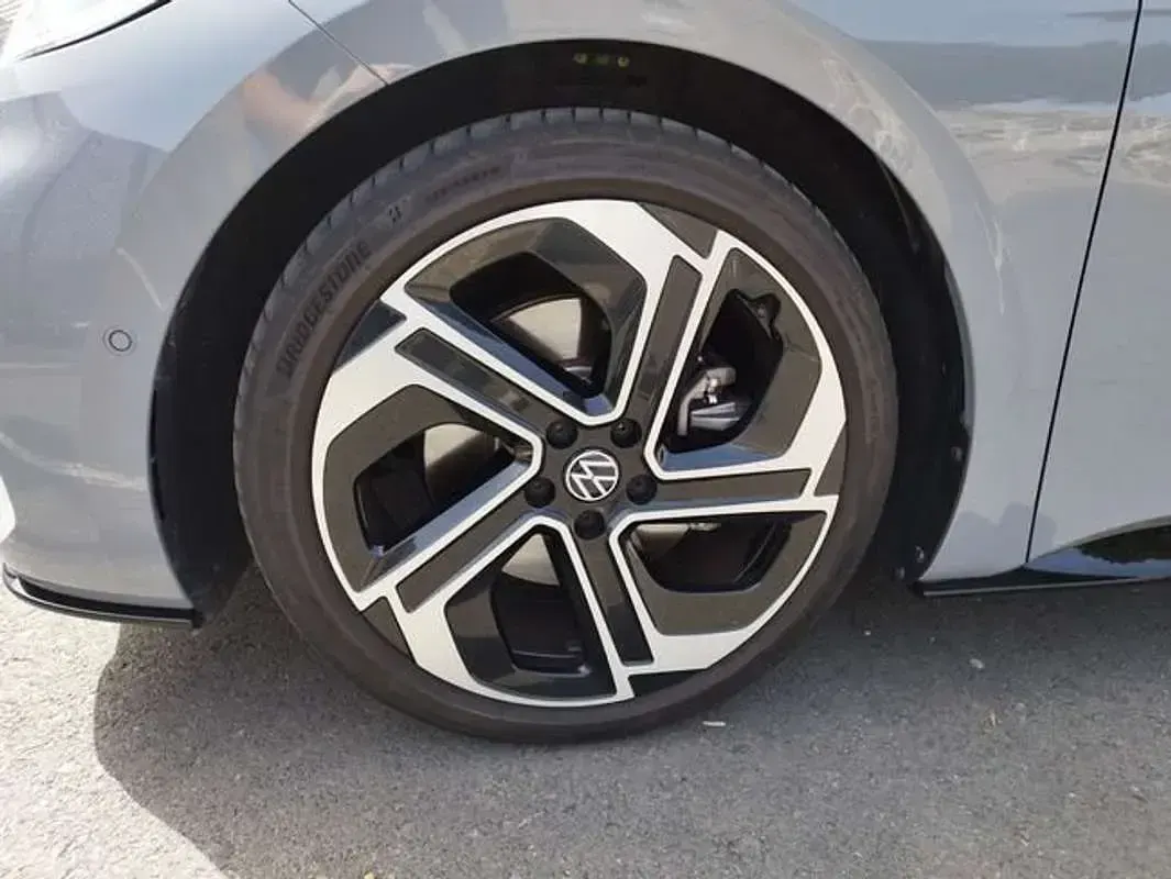 Begagnad VW ID.3 GTX 210 kW (286 HK) 2024 Grå Halvkombi