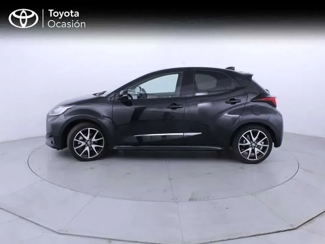 Usado Toyota Yaris Style 116 CV (85 kW) 2022 Negro Utilitario