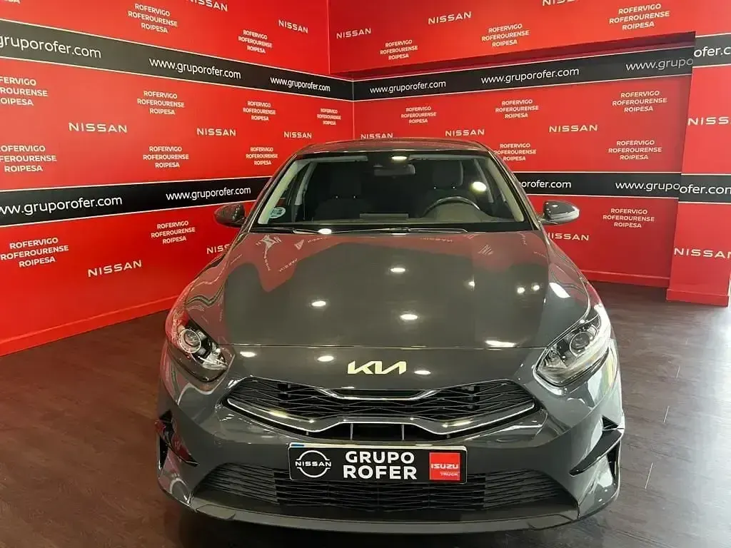 Usado Kia Ceed 120 CV (88 kW) 2022 Gris Utilitario