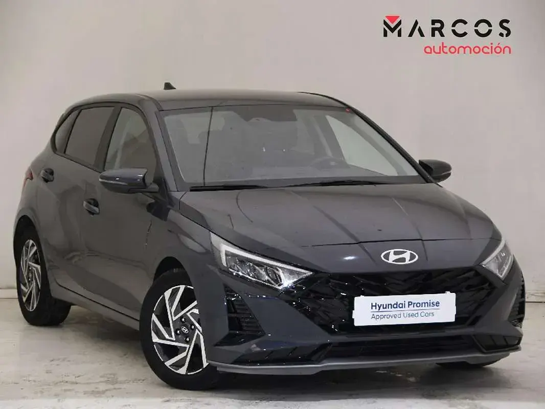 Usado Hyundai i20 101 CV (74 kW) 2025 Gris Utilitario