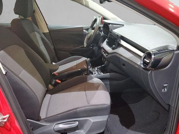 Usado Skoda Fabia Selection 95 CV (69 kW) 2024 Rojo