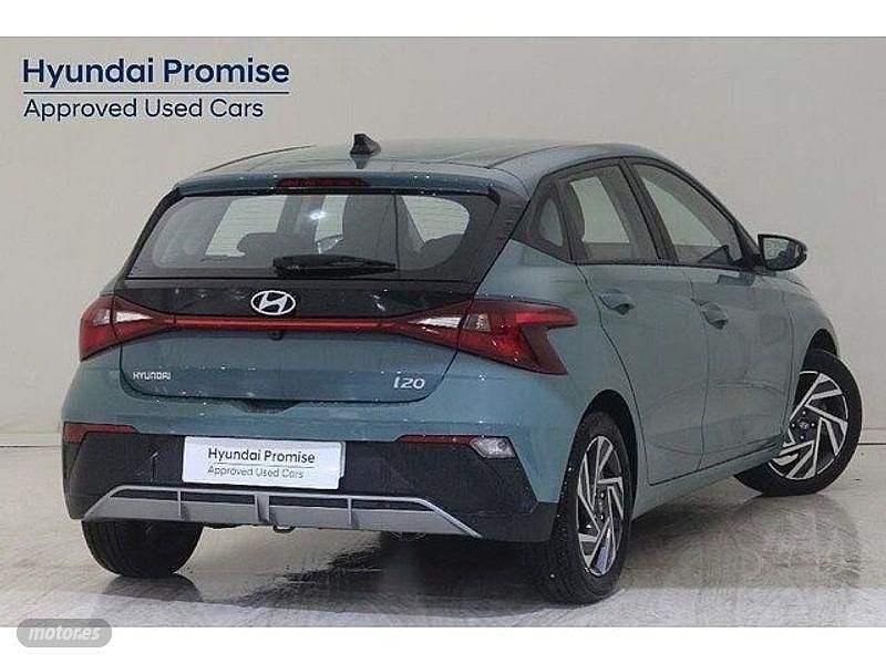 Usado Hyundai i20 84 CV (61 kW) 2023 Verde Berlina