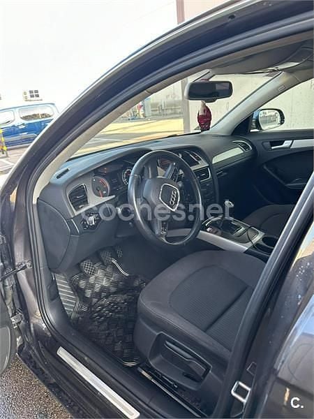 Usado Audi A4 136 CV (100 kW) 2012 Negro Berlina