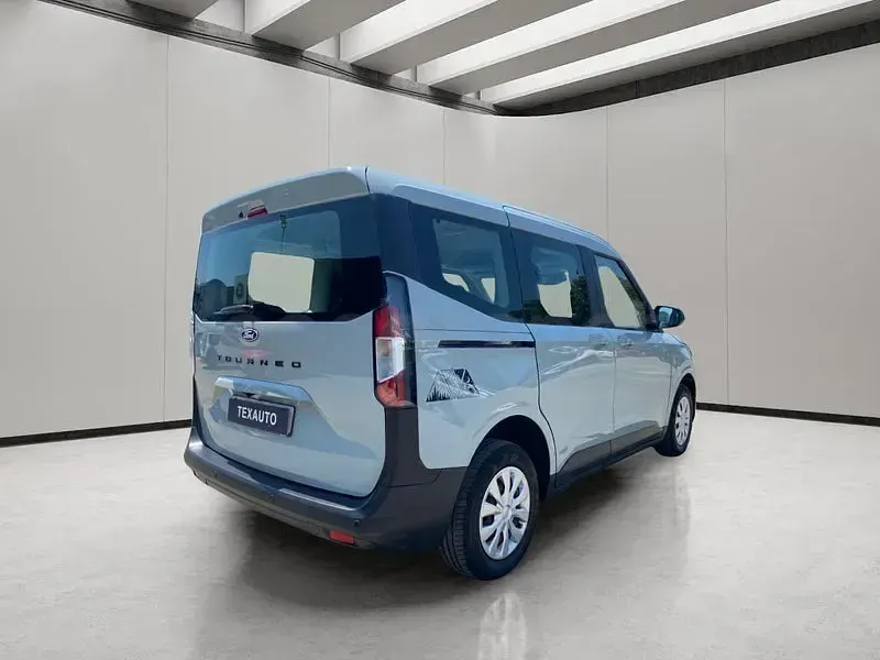 Usado Ford Tourneo Courier Trend 125 CV (91 kW) 2024 Gris / plata Monovolumen