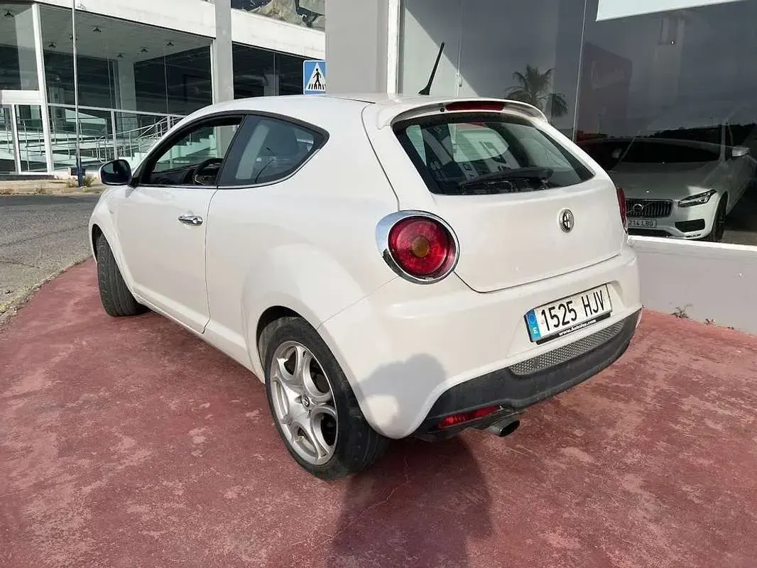 Usado Alfa Romeo MiTo Distinctive 95 CV (69 kW) 2012 Blanco Utilitario