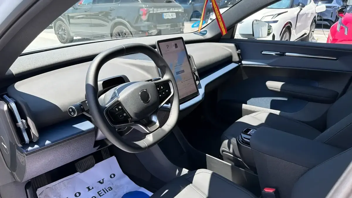 Usado Volvo EX30 Core 200 kW (272 CV) 2025 SUV
