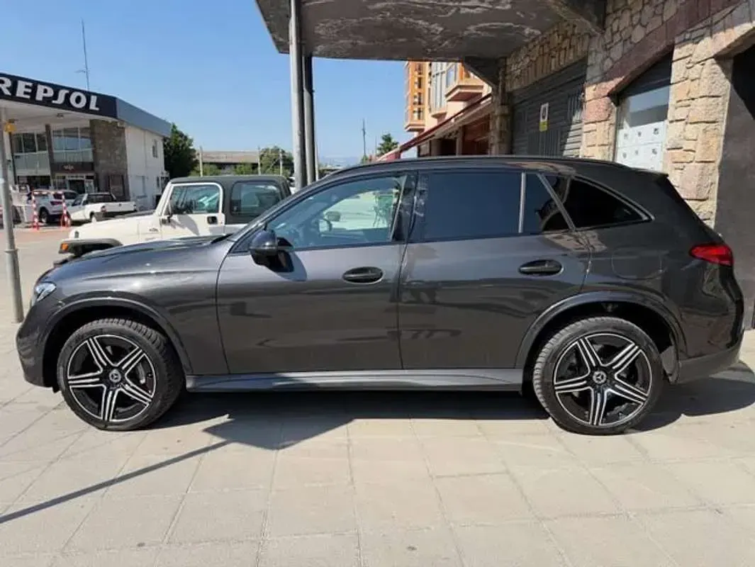Usado Mercedes GLC300e 333 CV (244 kW) 2024 Negro SUV
