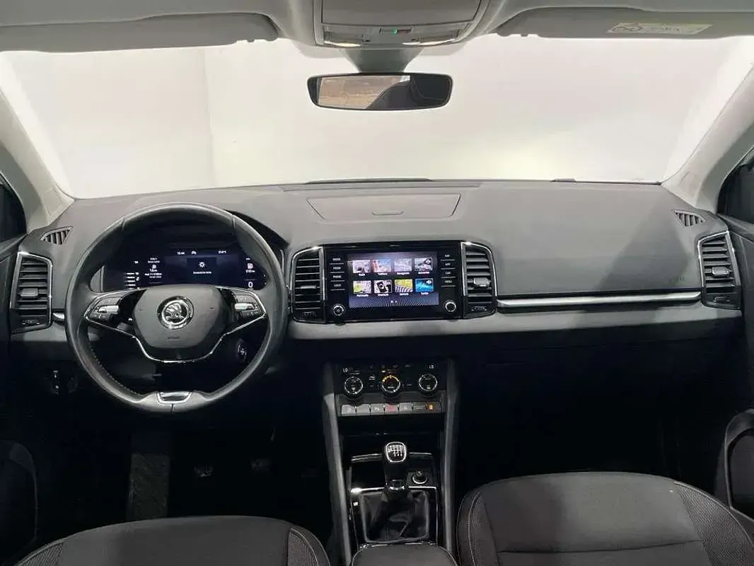Usado Skoda Karoq Ambition 150 CV (110 kW) 2022 Blanco SUV