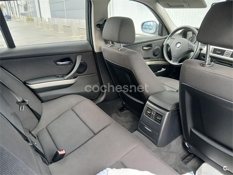 Usado BMW 318 129 CV (94 kW) 2008 Gris / plata Familiar