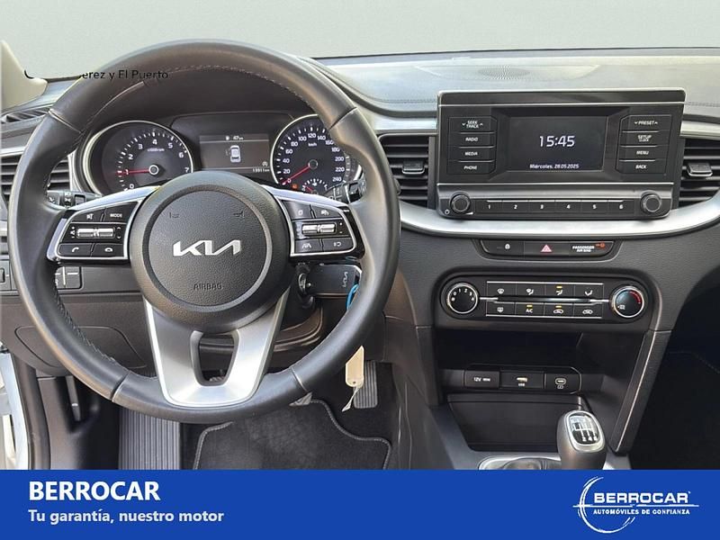 Usado Kia Ceed 100 CV (73 kW) 2023 Blanco Utilitario