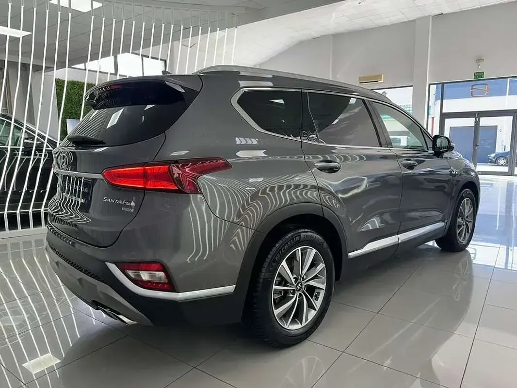 Usado Hyundai Santa Fe Style 201 CV (147 kW) 2021 Gris / plata SUV