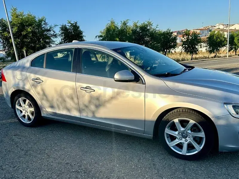 Usado Volvo S60 Momentum 136 CV (100 kW) 2015 Gris / plata Berlina