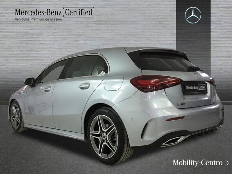 Usado Mercedes A180 AMG line 136 CV (100 kW) 2024 Plata hightech