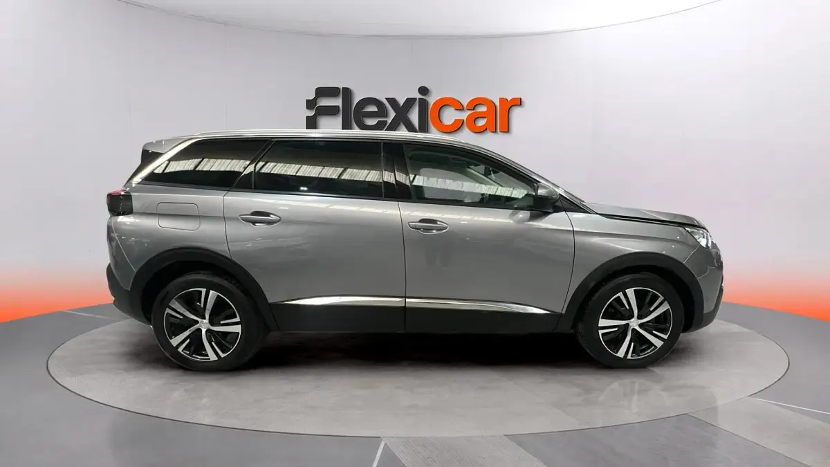Usado Peugeot 5008 Active 131 CV (96 kW) 2019 Gris SUV