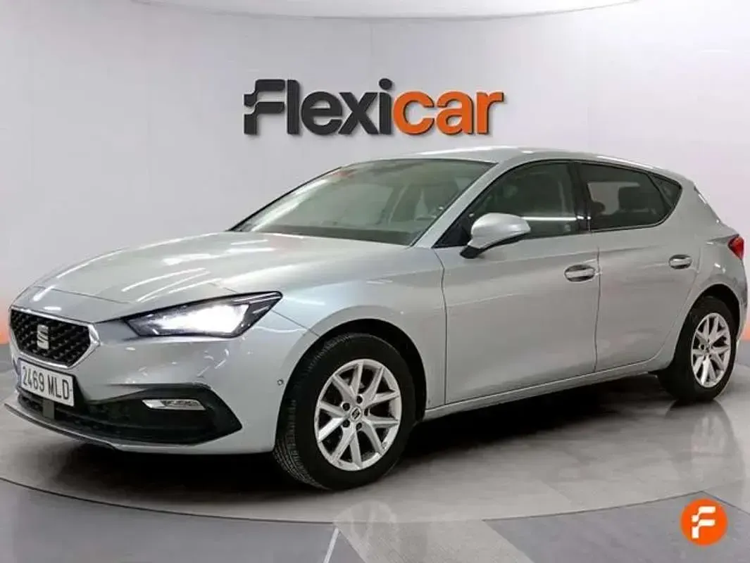 Usado Seat Leon Style 131 CV (96 kW) 2023 Gris Utilitario