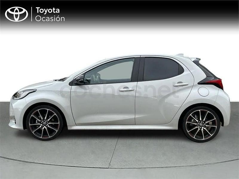 Usado Toyota Yaris Hybrid Sport 116 CV (85 kW) 2023 Gris / plata Berlina