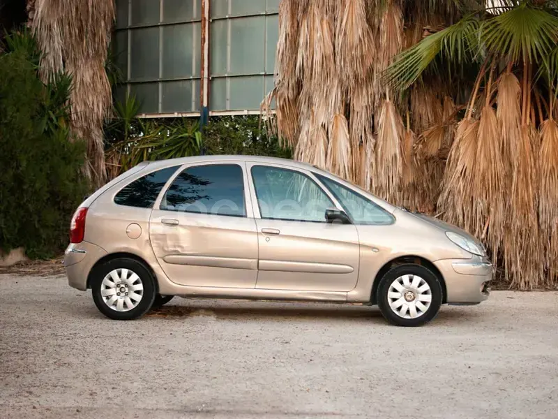 Usado Citroën Xsara Picasso 90 CV (66 kW) 2005 Beige Monovolumen