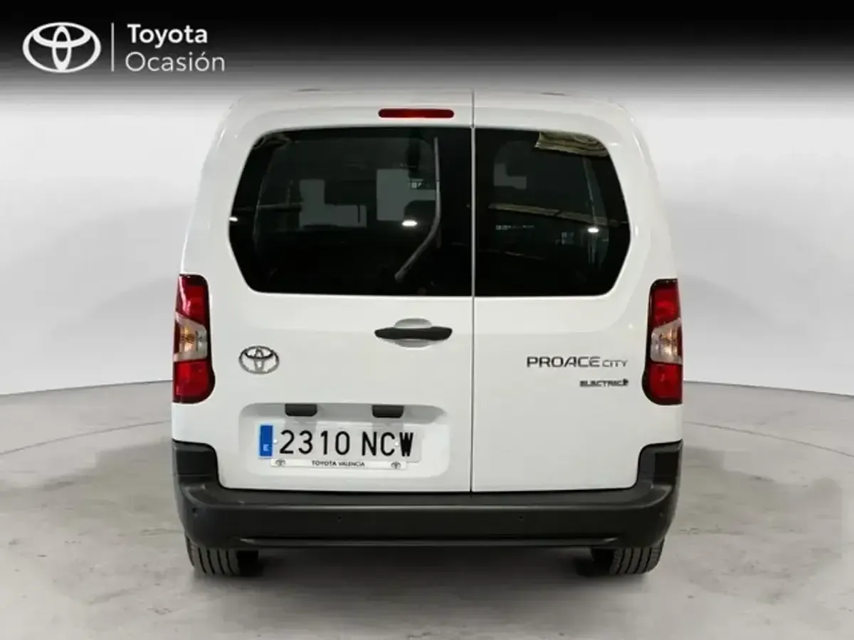 Usado Toyota Proace City City 100 kW (136 CV) 2025 Blanco Monovolumen