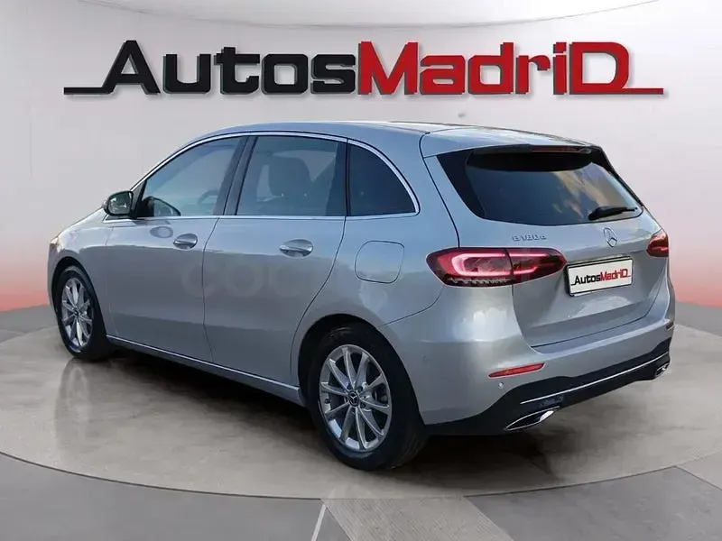 Usado Mercedes B180 116 CV (85 kW) 2019 Gris / plata Utilitario