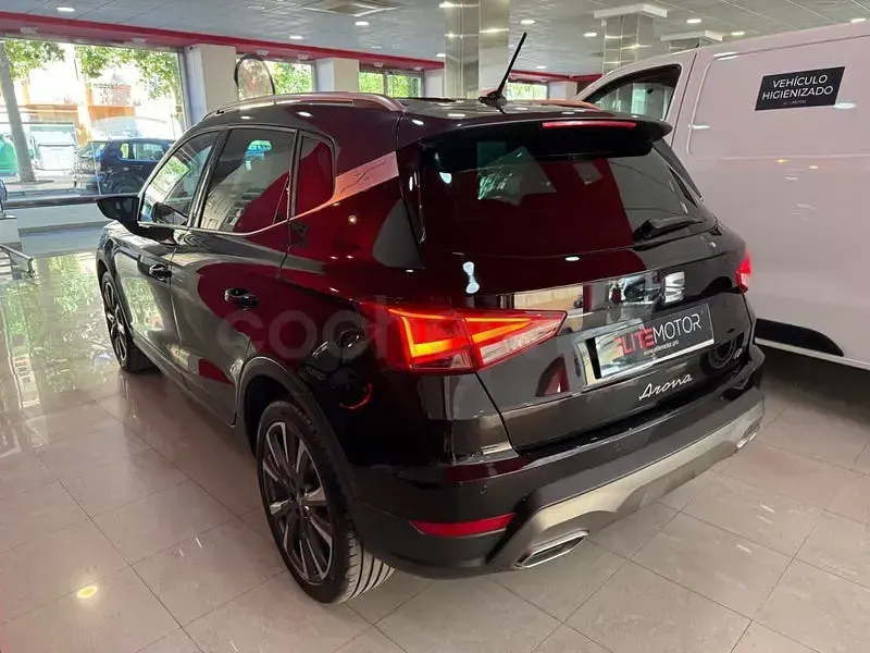 Usado Seat Arona FR 150 CV (110 kW) 2024 Negro SUV