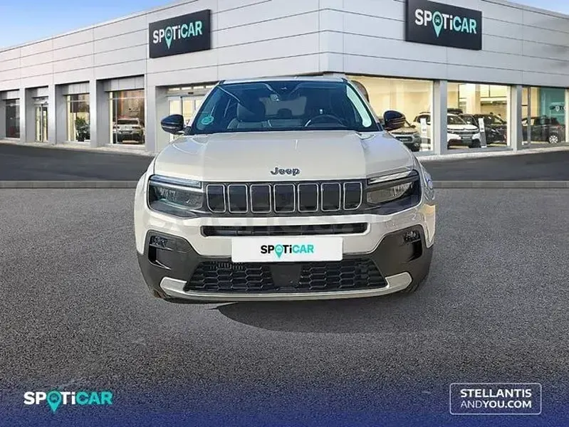 Usado Jeep Avenger Altitude 100 CV (73 kW) 2025 Gris / plata SUV
