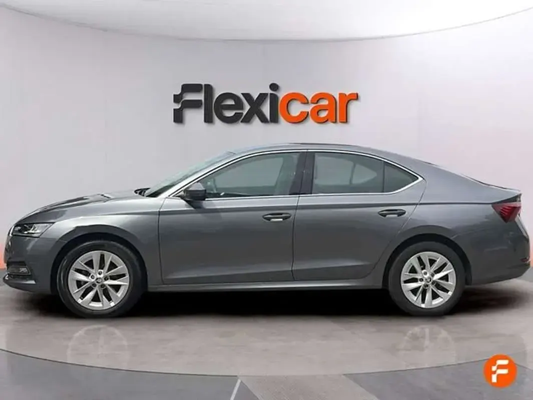 Usado Skoda Octavia Selection 150 CV (110 kW) 2024 Gris Utilitario