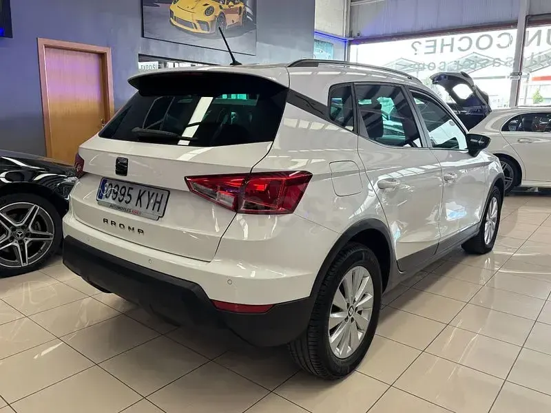 Usado Seat Arona Ecomotive 95 CV (69 kW) 2019 Blanco SUV