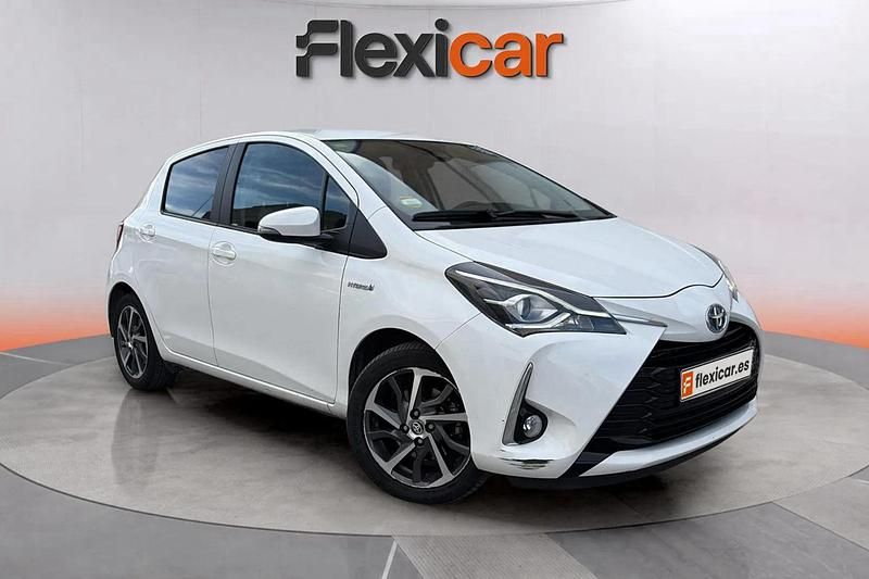 Blanco Usado 2020 Toyota Yaris Hybrid Berlina | 14.490 € (Buen precio) - Imagen 1/4