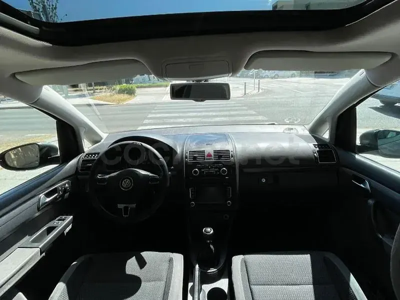 Usado VW Touran Advance 105 CV (77 kW) 2011 Gris / plata Monovolumen
