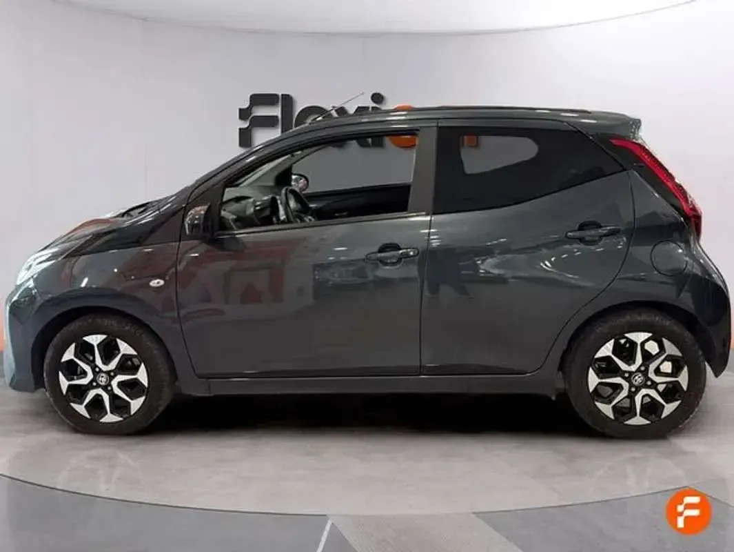 Usado Toyota Aygo X-wave 72 CV (52 kW) 2020 Negro Utilitario