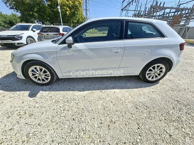 Usado Audi A3 Attraction 110 CV (80 kW) 2015 Blanco Berlina
