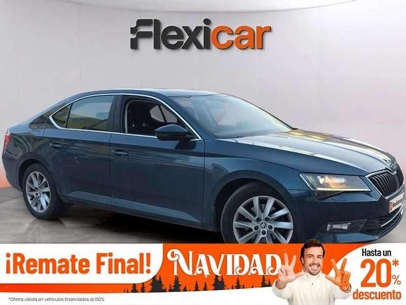 Usado Skoda Superb Active 120 CV (88 kW) 2019 Azul Berlina