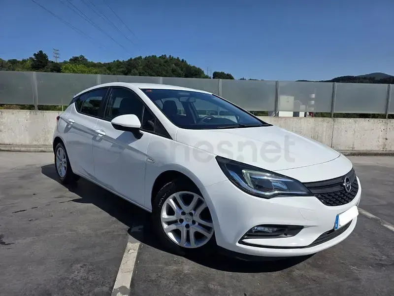 Usado Opel Astra Business 110 CV (80 kW) 2017 Blanco Berlina