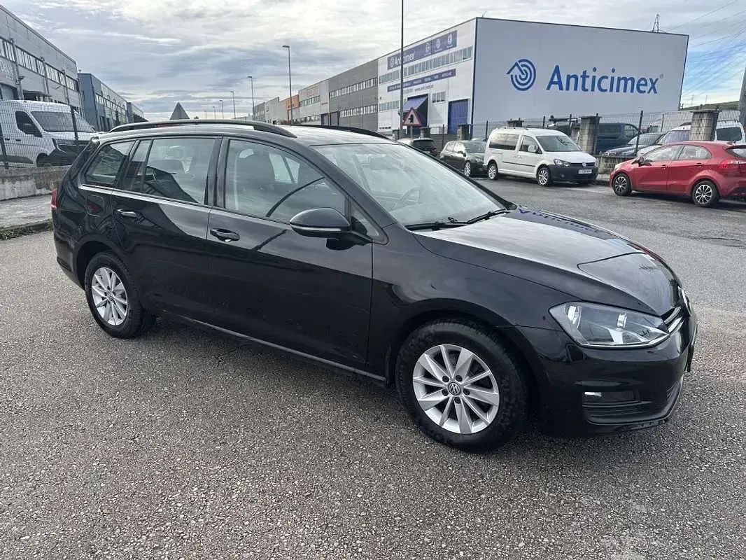 Usado VW Golf VII 110 CV (80 kW) 2015 Negro Familiar