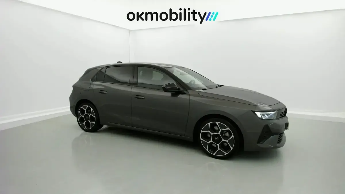 Usado Opel Astra 180 CV (132 kW) 2023 Vulkan grey Utilitario
