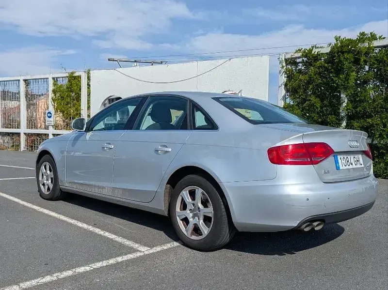 Usado Audi A4 140 CV (102 kW) 2008 Gris / plata Berlina