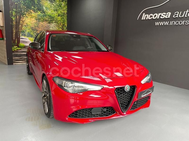 Usado Alfa Romeo Giulia Super 180 CV (132 kW) 2017 Rojo Berlina