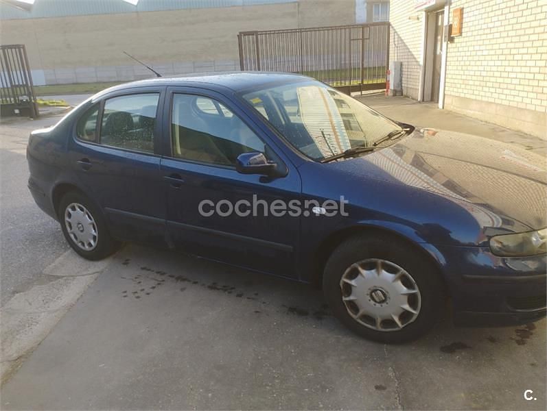 Usado Seat Toledo Stella 90 CV (66 kW) 2001 Azul Berlina
