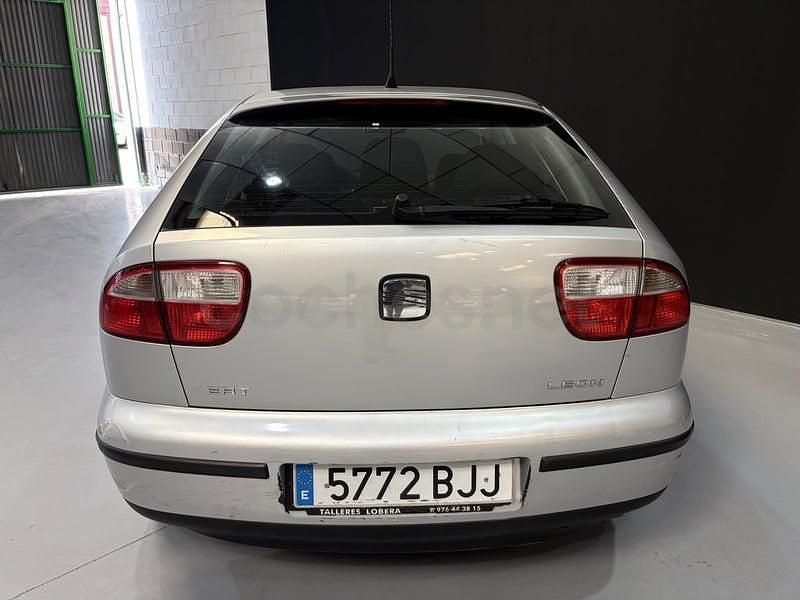 Usado Seat Leon Sport 105 CV (77 kW) 2002 Gris / plata Utilitario