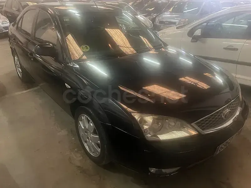 Usado Ford Mondeo Ghia 130 CV (95 kW) 2007 Negro Berlina