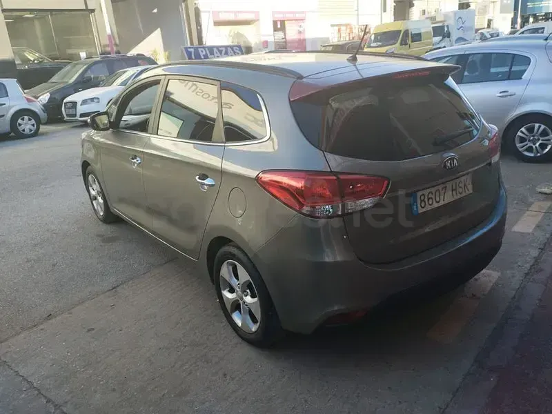 Usado Kia Carens 136 CV (100 kW) 2013 Beige Monovolumen