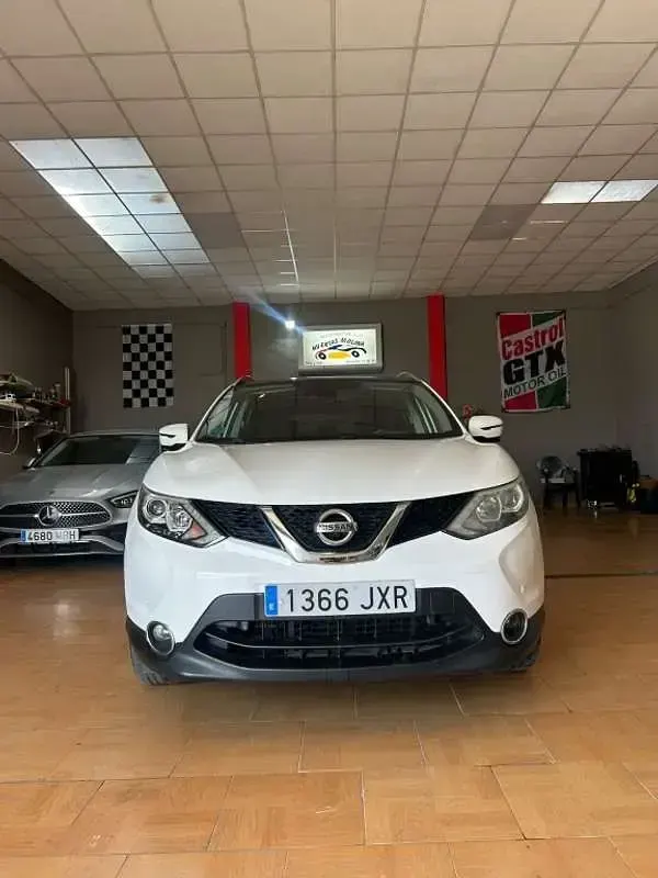 Usado Nissan Qashqai N-Connecta 110 CV (80 kW) 2017 Blanco SUV