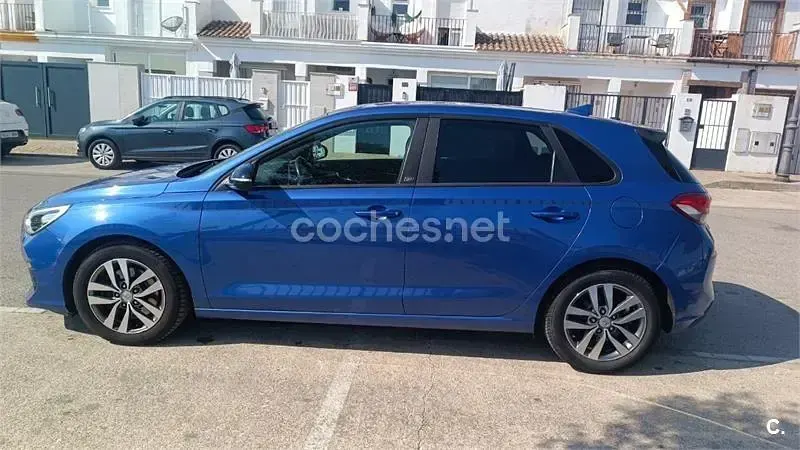 Usado Hyundai i30 GO! 95 CV (69 kW) 2018 Azul Berlina