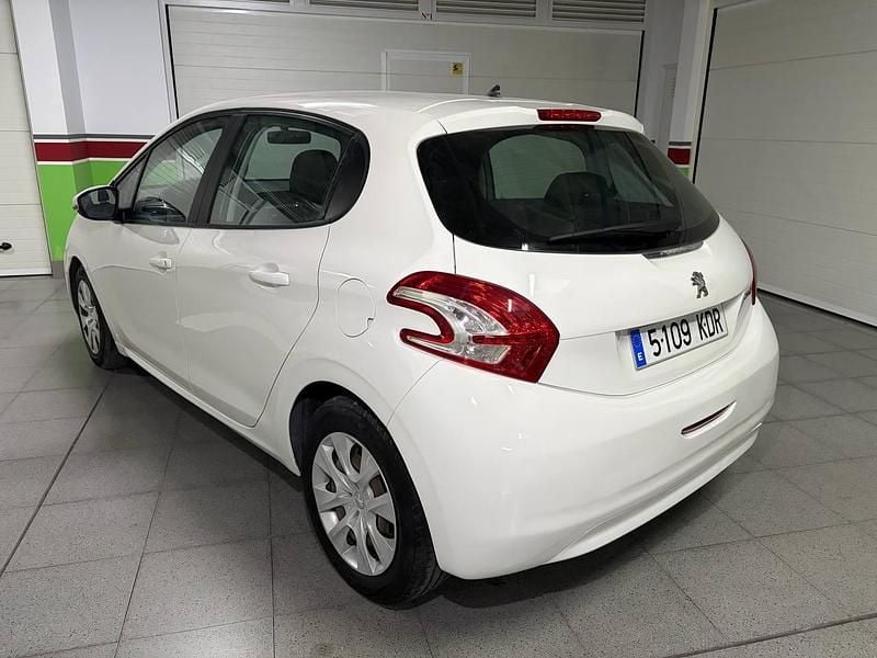 Usado Peugeot 208 Active 75 CV (55 kW) 2017 Blanco Utilitario