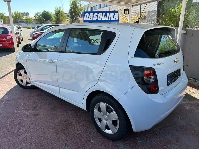 Usado Chevrolet Aveo LT 86 CV (63 kW) 2012 Blanco Berlina